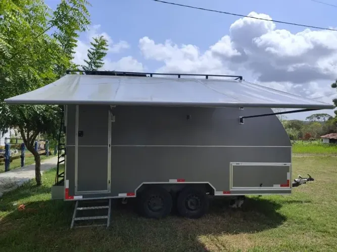 TRAILER CAMPING SOBRE RODAS
