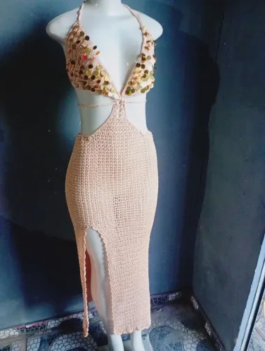 Vestido de crochê decorado 