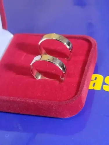 Par Alianças Casamento 4 Gramas Ouro 18 Kilates 5 mm Gravadas com Estojos