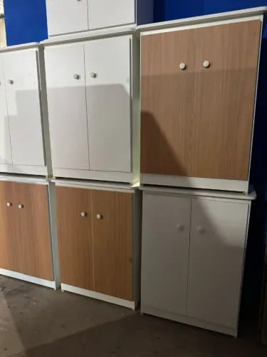 Sapateira com portas disponível 