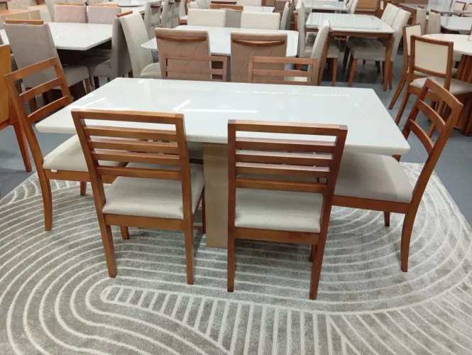 Mesa de Jantar com 6 Cadeiras em Madeira