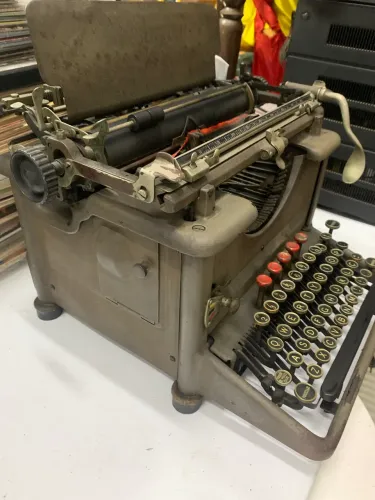 Antiga máquina de escrever Remington