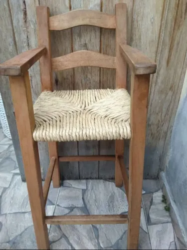 Cadeira Infantil de Madeira com Assento de Palha