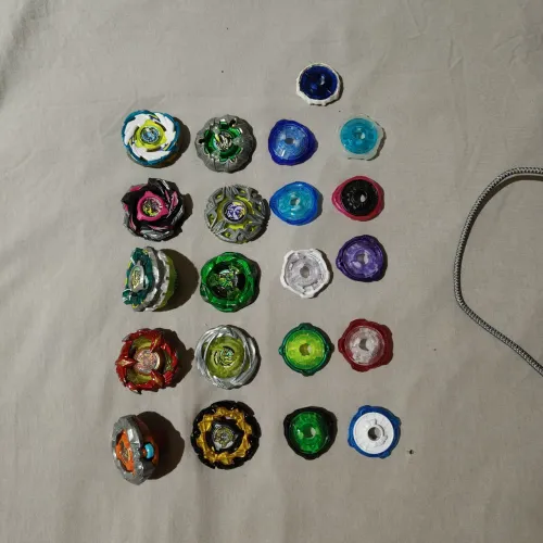 Beyblade x lote LEIA A DESCRIÇÃO