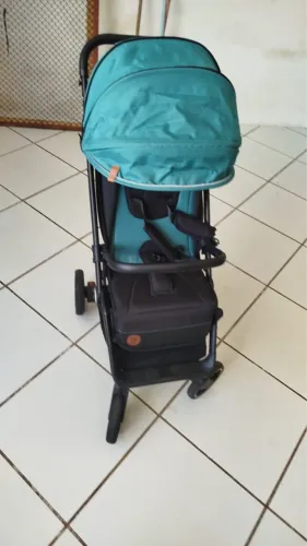 Carrinho de bebê Lionelo Cloe azul 