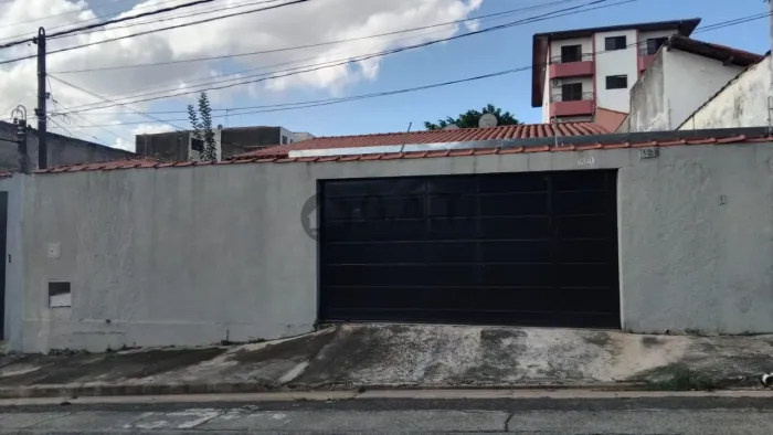 Casa para Locação em Sorocaba-SP, Bairro Cidade Jardim: 3 Quartos, 1 Suíte, 2 Salas, 3 Ban