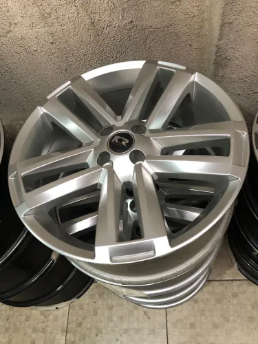 Jogo de rodas aro 18 amarok 4x100 por 3500$ as 4 novas até 12x
