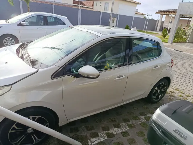 Peugeot 208 Griffe 1.6 Flex 16V 5P Aut. 2014