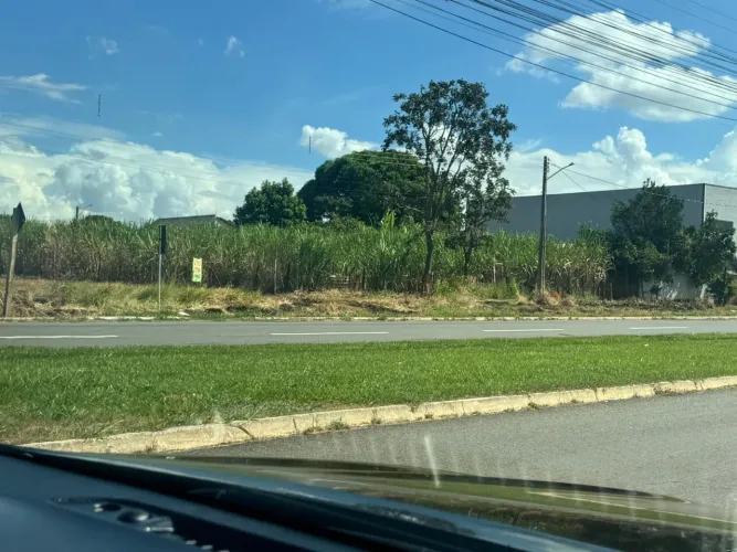 TERRENO PARA GALPÃO - TROCA