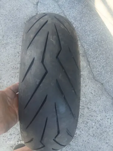 Vendo um pneu 