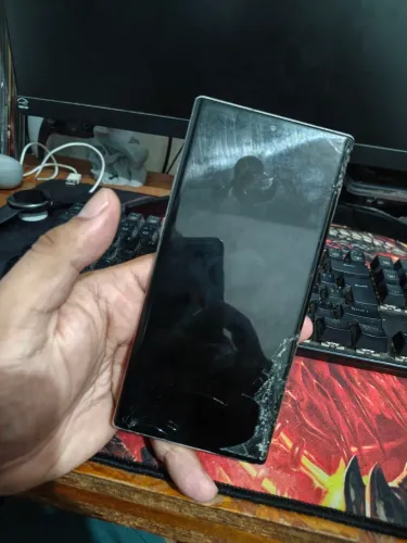Galaxy note 10 plus com tela quebrada
