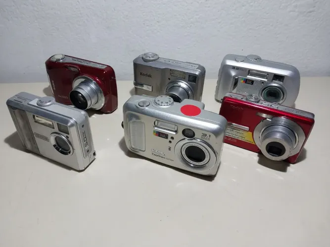 Lote 6 câmeras digitais Kodak para reparo ou decoração