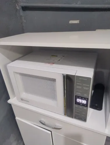 Micro-ondas Electrolux 23L Branco Efficient ME23B