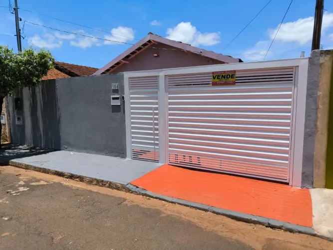 Casa no Parati, com ótima localização.