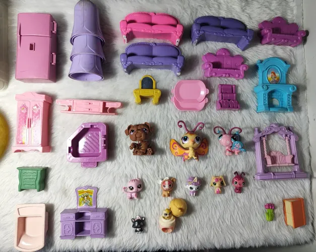 Lote 9 LPS Littlest Pet Shop + brinquedinhos genéricos
