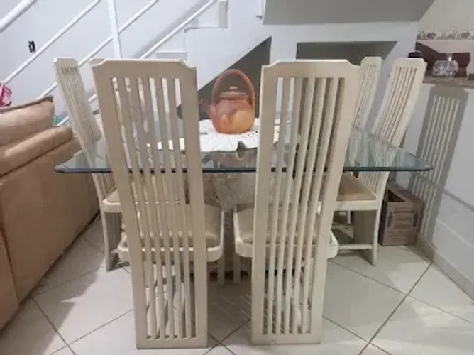 Conjunto Sala de Jantar: Mesa com 6 Cadeiras + Aparador em Travertino e Vidro Bisotado
