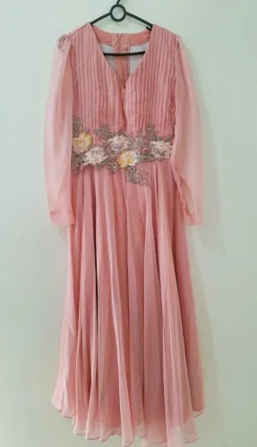 Vestido longo rosa para festas e eventos