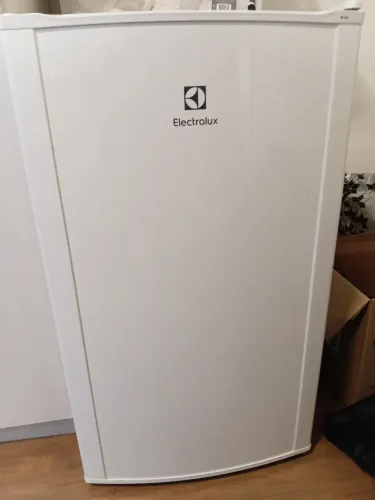 Frigobar 122 l Electrolux novinho 