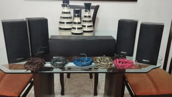 Conjunto 5.0 Caixas Onkyo SKB-580 + Central Onkyo SKC-580 - + Cabos caixas
