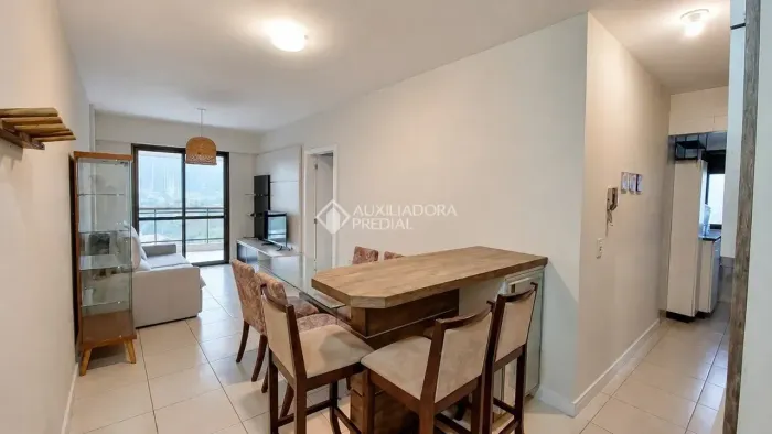 Imóvel para aluguel possui 82 metros quadrados com 3 quartos em Itacorubi - Florianópolis