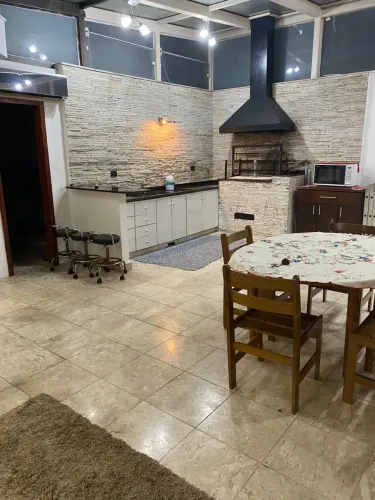 Cobertura duplex, com 211 m² e área gourmet com teto retratil