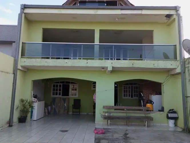 SOBRADO COM 217 M² 4 QUARTOS NO SITIO CERCADO