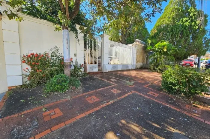 Casa térrea com cunho comercial na Rua Alto boa Vista