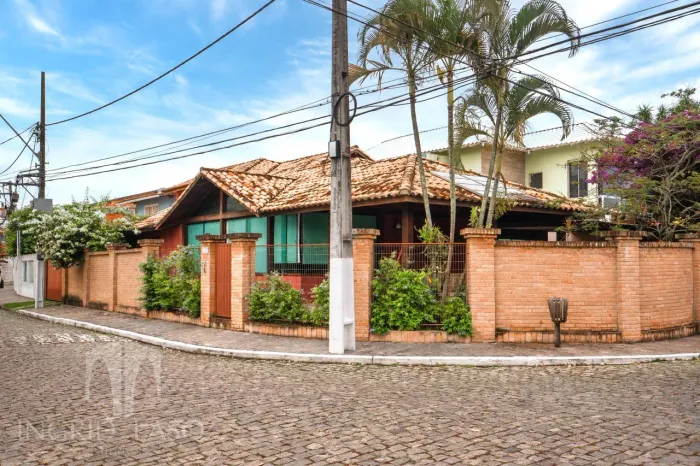 Casa à Venda no Condomínio Ilha da Caieira com Suíte Master, Espaço Gourmet e 207m² por R$