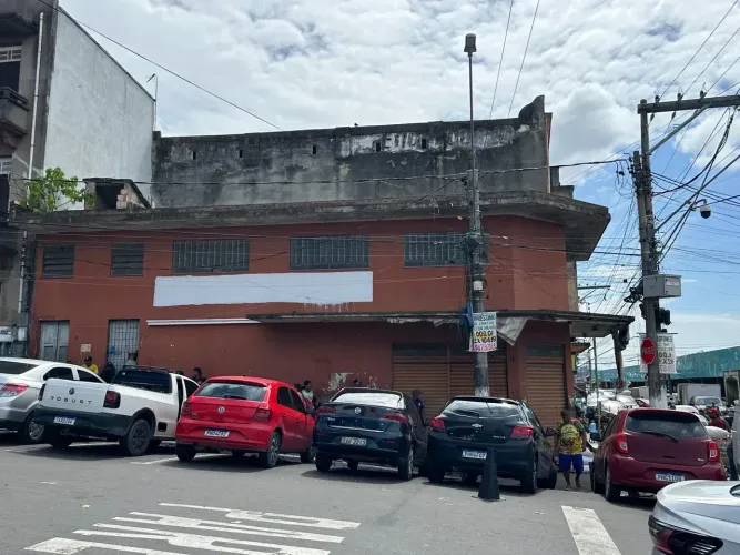 Prédio Comercial com Localização privilegiada, no Centro de Manaus.