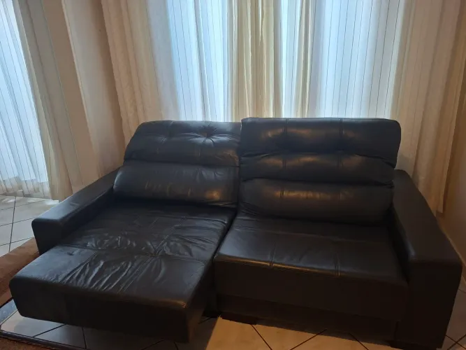 Sofá  retrátil couro 