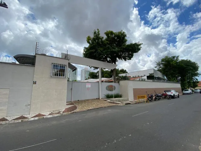 Casa em Condomínio - Vila Carolina