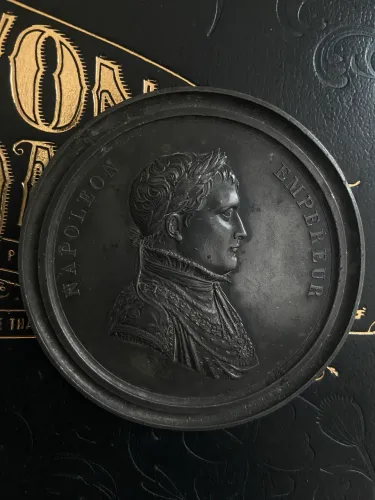Medalha Napoleão Bonaparte - Assinada Bertrand Andrieu (1761-1822)