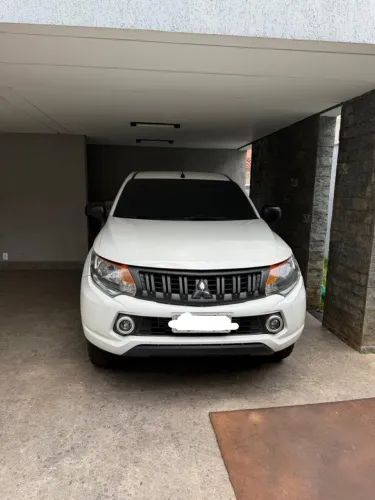 Mitsubishi L200 Triton Sport GLX 2.4 CD Diesel Mec. 2020