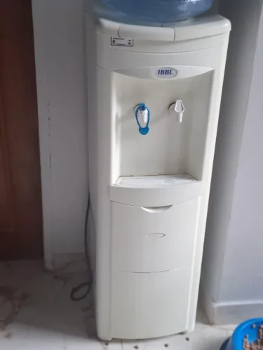 Vendo um bebedouro usado por 250,00
