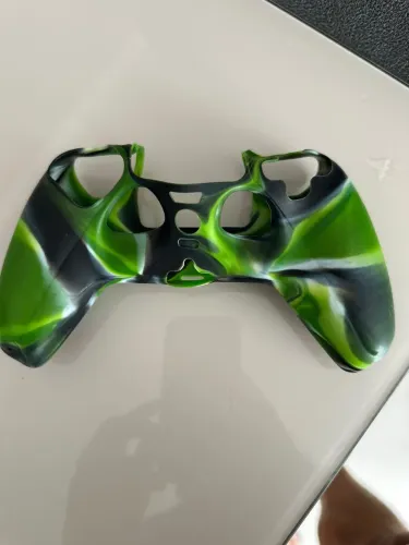 Capa de Silicone para Controle de PS5 (DualSense) - Camuflada Verde/Preta