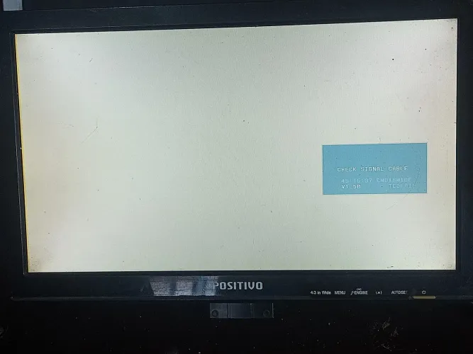 Monitor LCD positivo 15,6