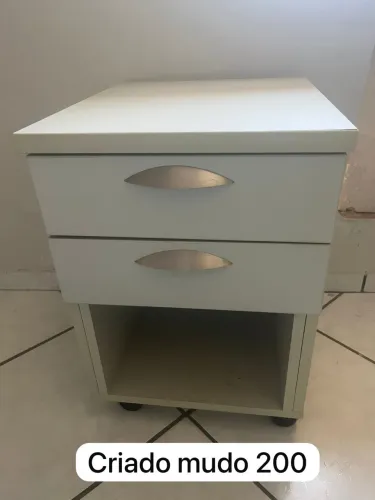 Mesinha de cabeceira 