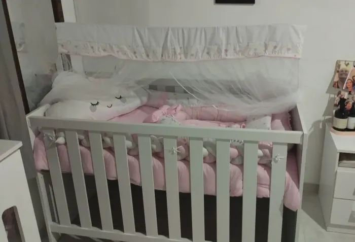 Berço 2 em 1 vira cama + Colchão 