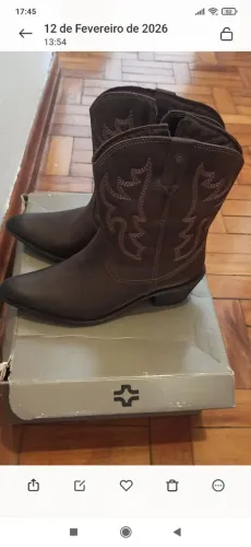 Bota Western Feminina Couro / Cor Marron / Cafe  N* 36 Marca Perllato 