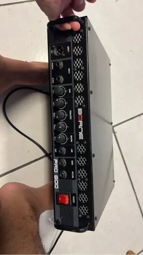Amplificador Borne para baixo