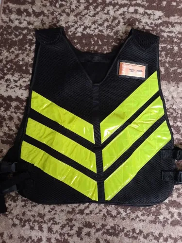 Vendo 2 Coletes Refletivo Motoboy Novo 80,00 cada se comprar os 2 faço 70,00 cada.
