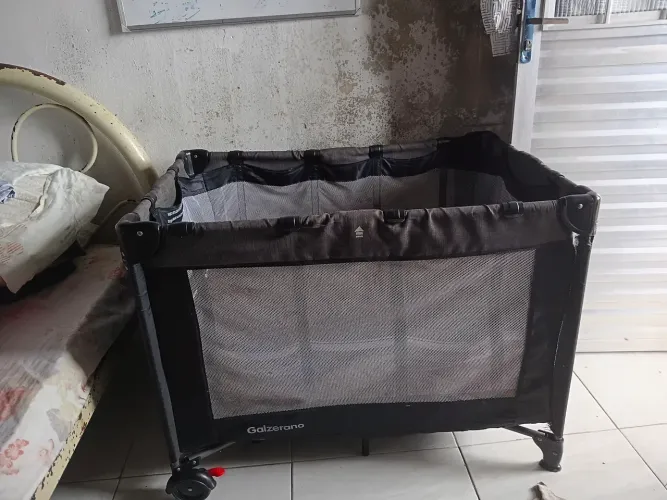 Berço com colchão 