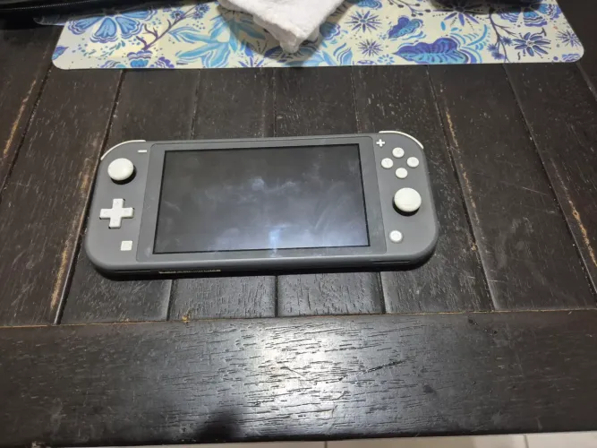 Nintendo switch lite cinza