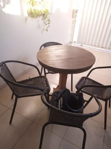 Mesa e cadeiras para varanda
