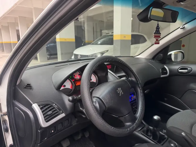 Peugeot 207 XR Sport 1.4 Flex 8V 5P 2012