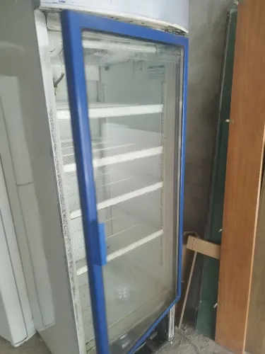 Freezer expositora marca metal frio funcionando perfeitamente ótimo para seu comércio!