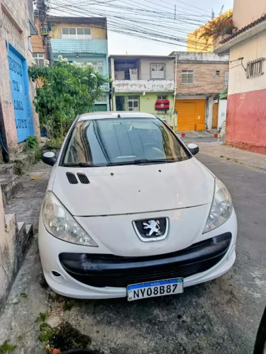 Peugeot 207 XR 1.4 Flex 8V 3P 2011