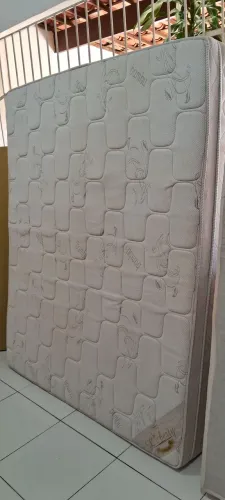 Vendo uma cama boa Box quem completa e higienizda Ortobom