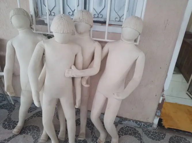 VENDO MANIQUIN INFANTIL. $ 30,00 CADA.