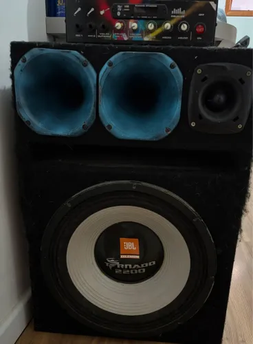 Vendo caixa de som potente JBL